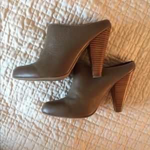 GAP Beige Leather Mules w/ Block Heel, EUC, Sz 8