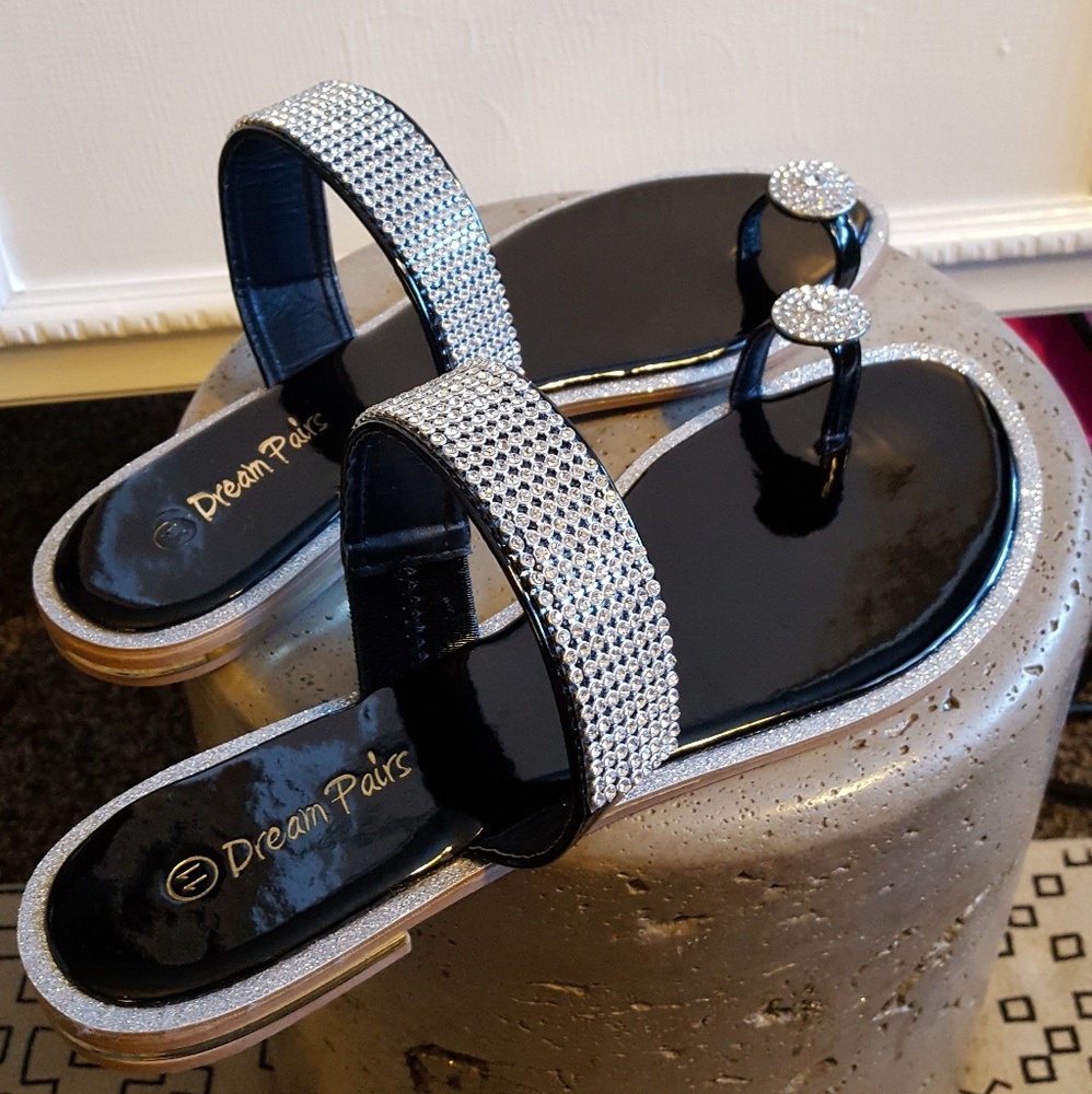 Fantasia sandals, by Dream Pairs