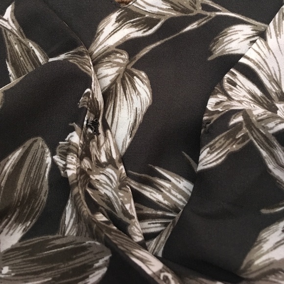 Banana Republic Print Cold-Shoulder Ruffle Maxi 8 - Picture 7 of 7