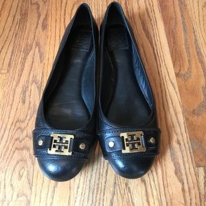 Tory Burch Leather Flats Round Toe Logo