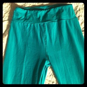 Solid teal leggings!