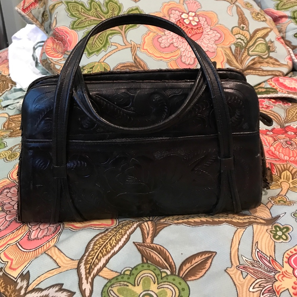 Both bags already sold, listing error.