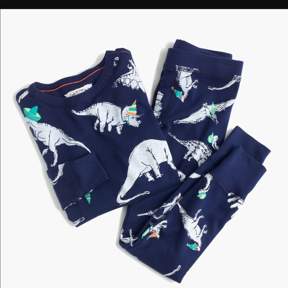 ISO these pajamas size 6 or 7