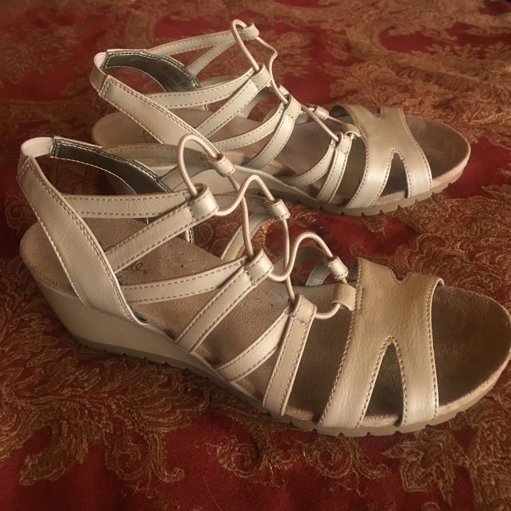 NWOT Life Stride Sandals