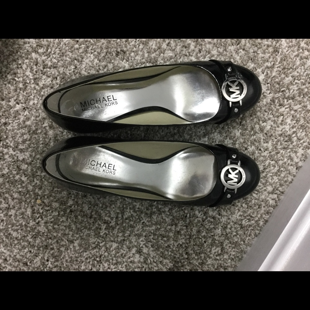 Michael Kors short heel pump