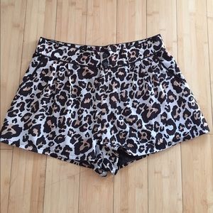 H&M leopard print soft shorts Size 8