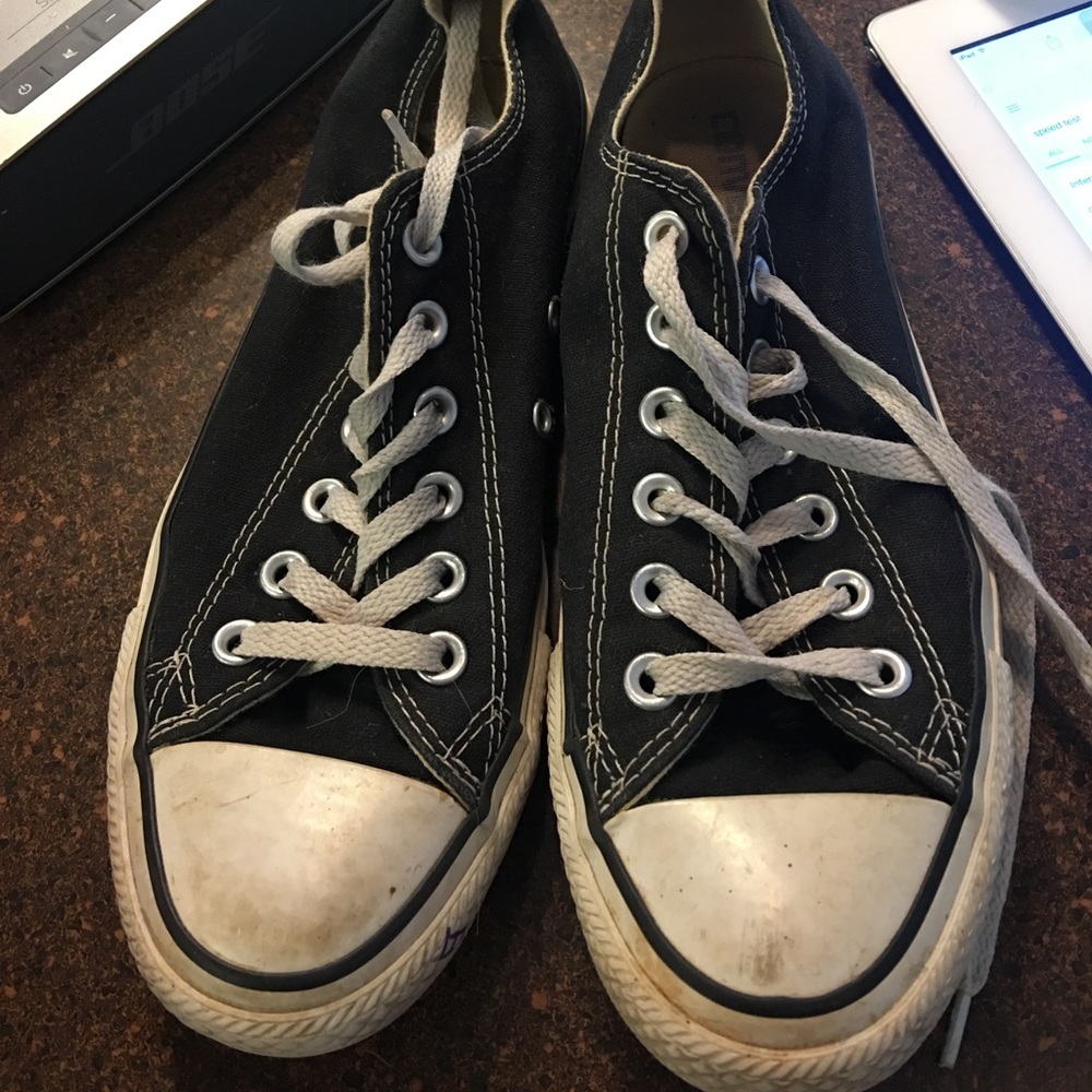 Black low top converse size 8