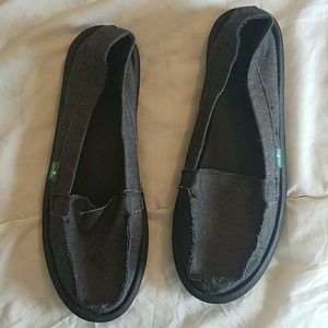 Unisex Sanuk Slip-ons (SZ 9 Men/11 Women)