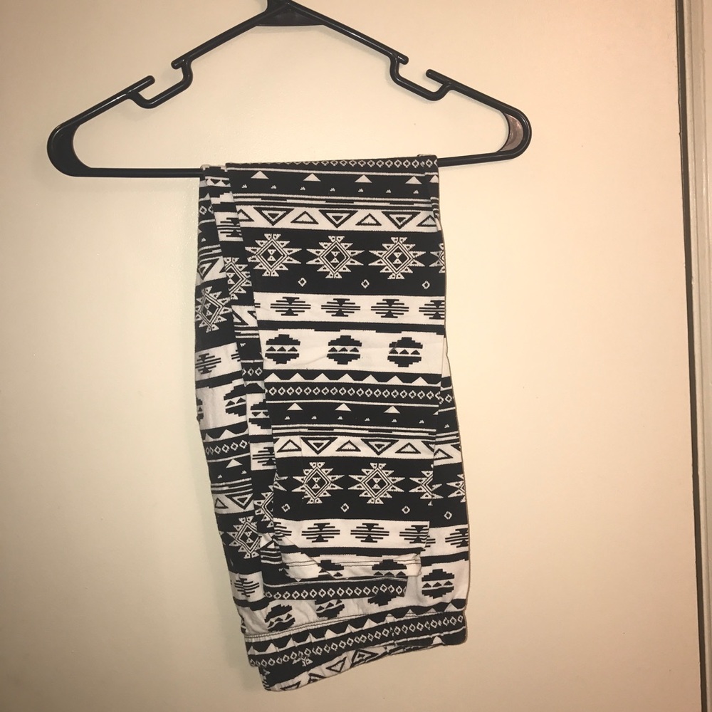 Black and white Aztec leggings