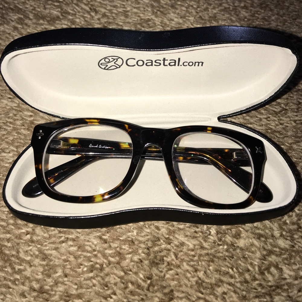 Derek Cardigan glasses - tortoise color.