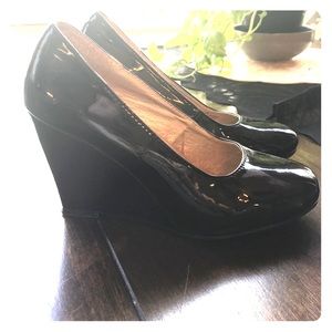 Black Patent leather wedges