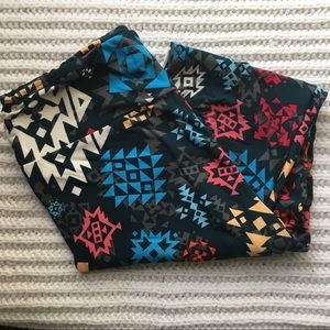 OS LuLaRoe leggings.