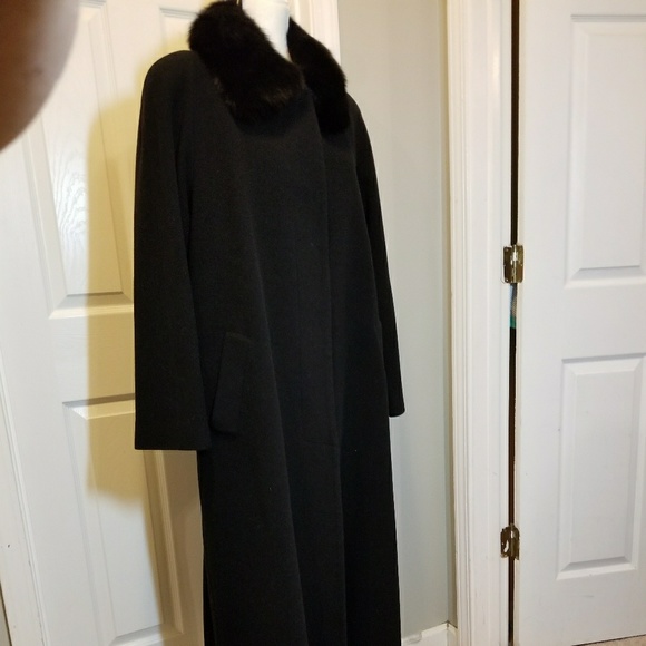 Winter formal long coat - Picture 1 of 8