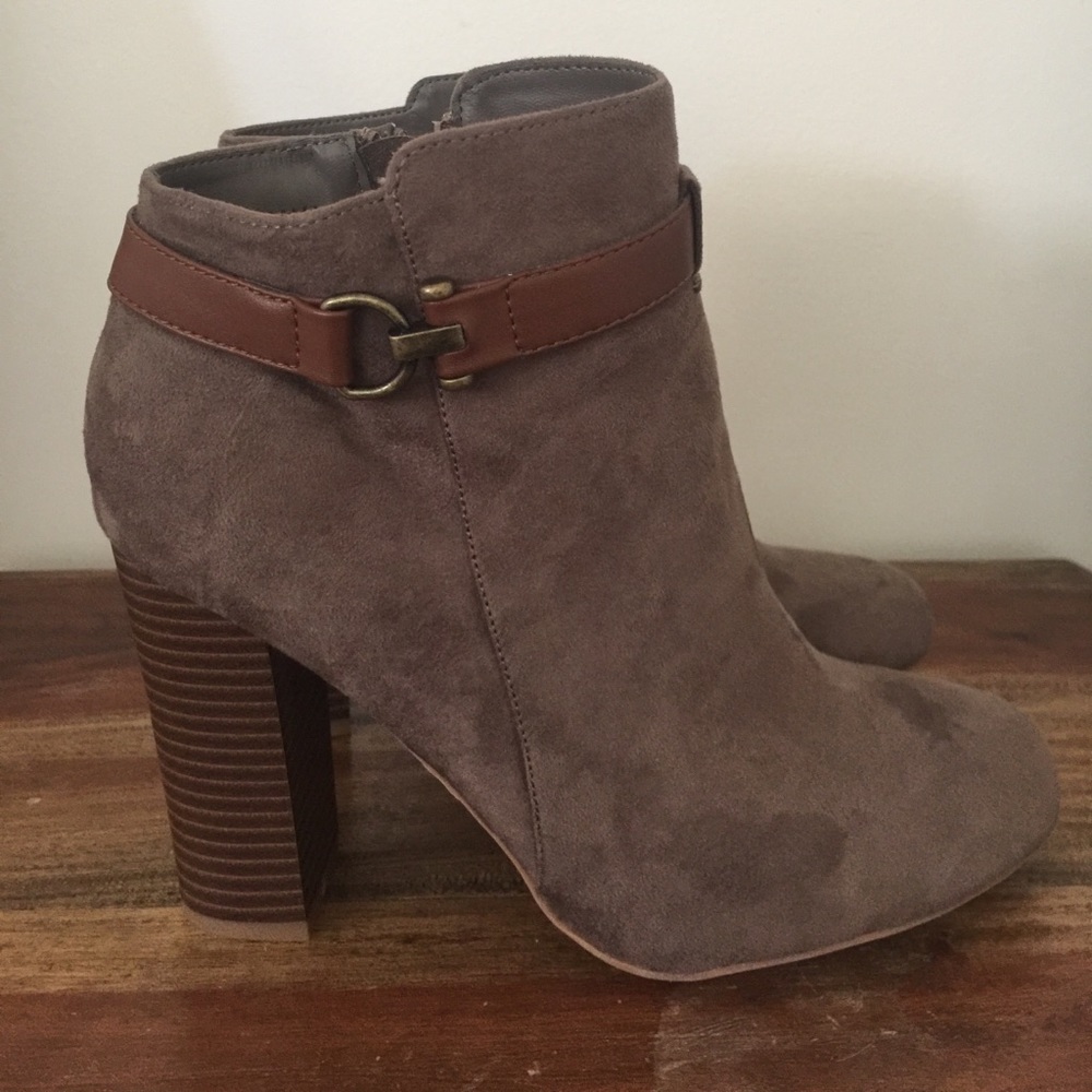 New Bamboo Suede Taupe Ankle Boot size 9