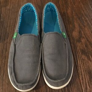 Sanuk kids shoes. Size 5