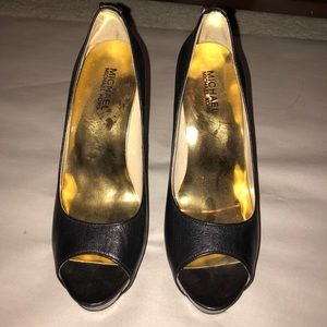 Michael Kors Black Leather Pumps Size 7 used