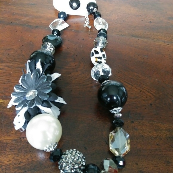 Necklace & Earrings - Picture 2 of 4