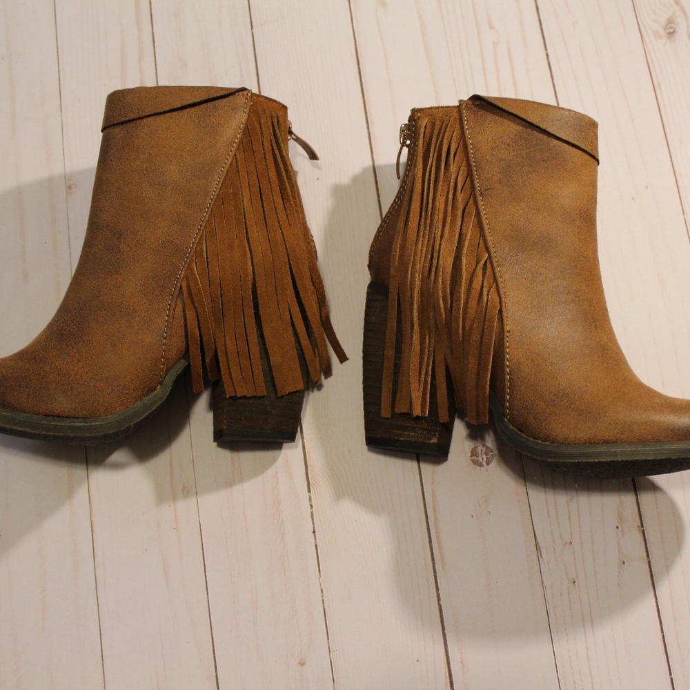 NWOT Altar'd State fringe booties