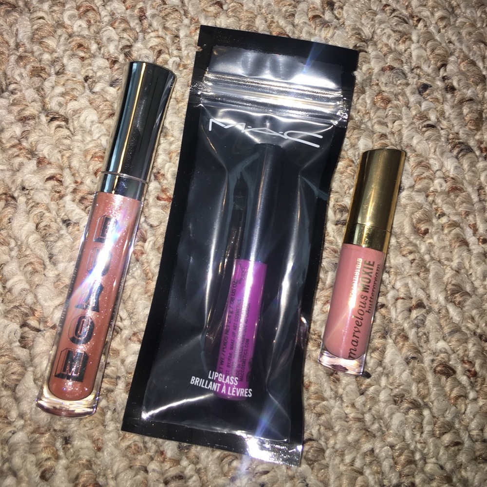 MAC And Buxom lipgloss