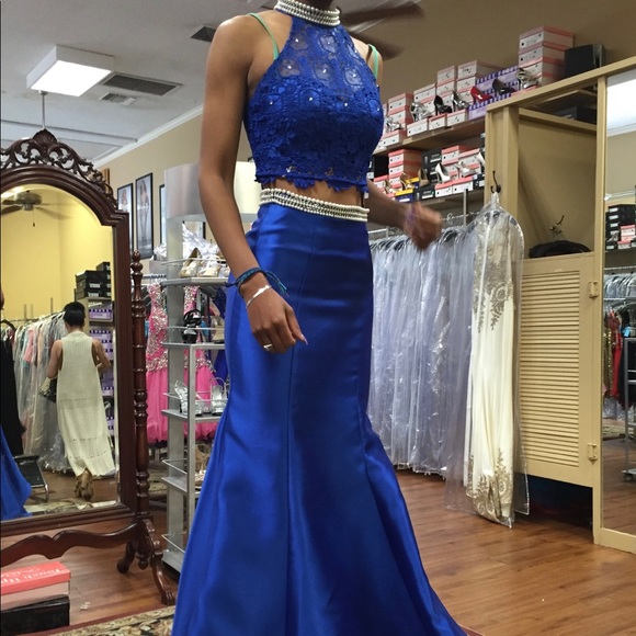 I am selling this beautiful Prom Dress.