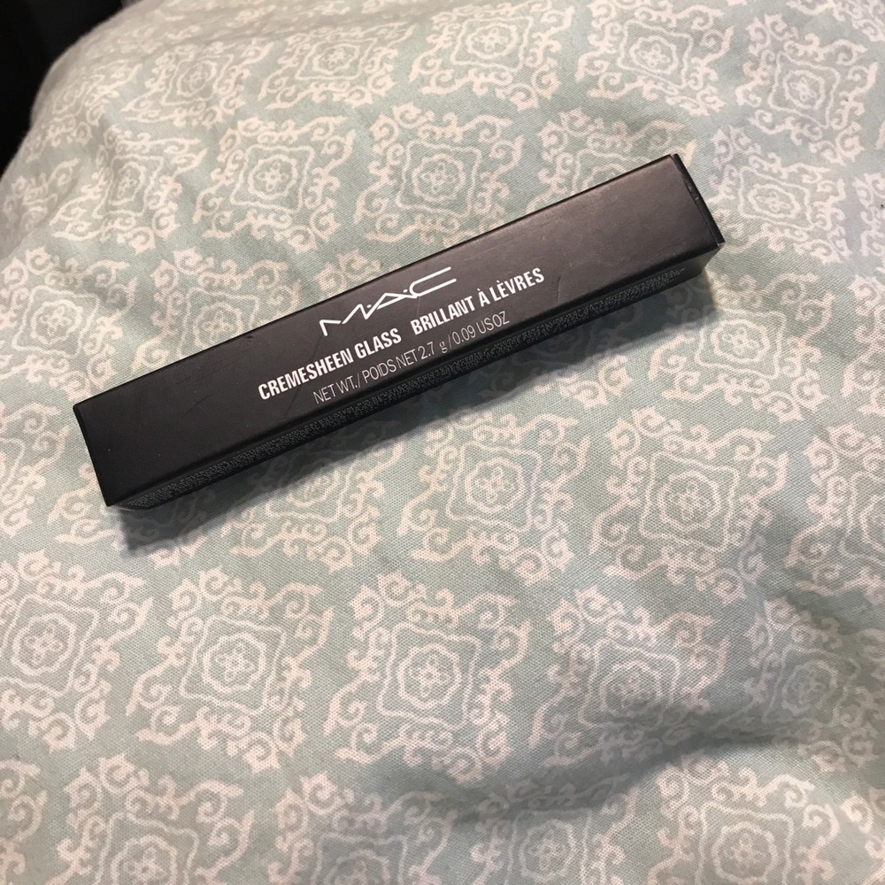 Brand NEW MAC cremesheen lip glass