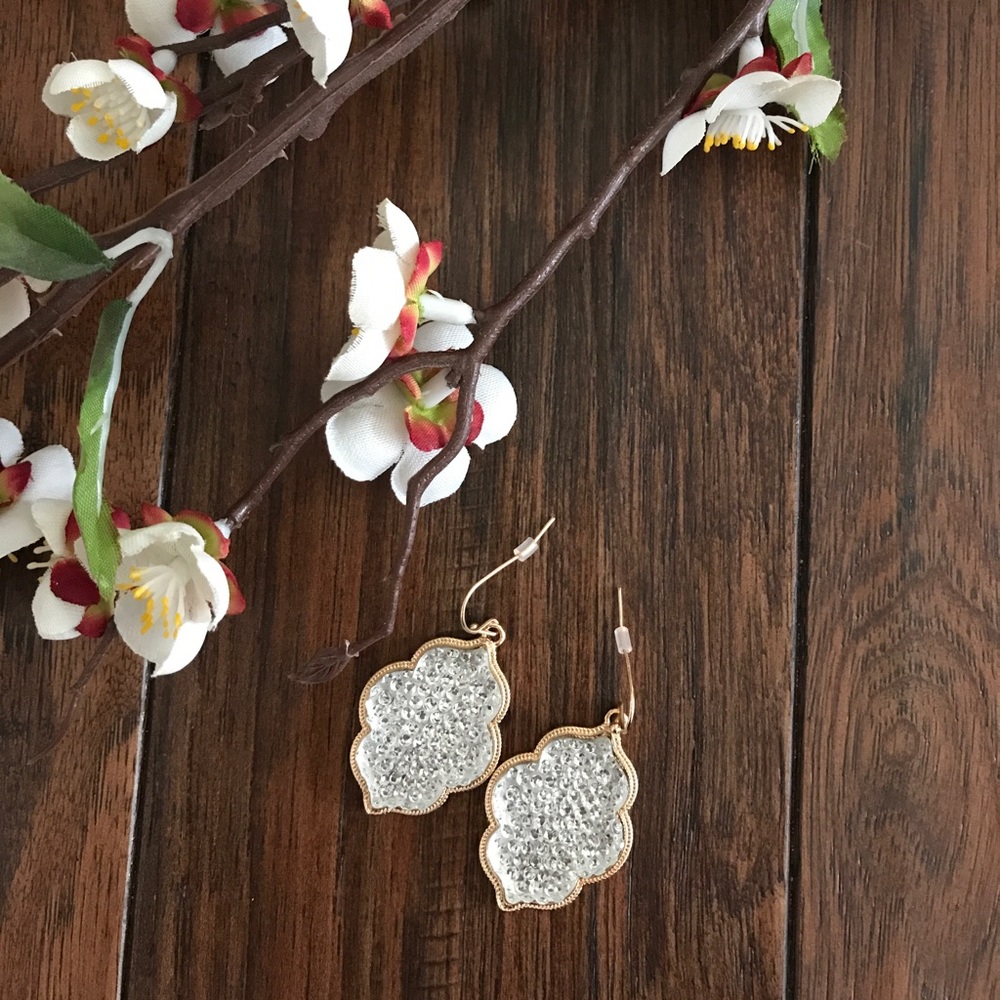 HALF OFF!▫️HP▫️Gold Geo Earrings - Picture 2 of 5