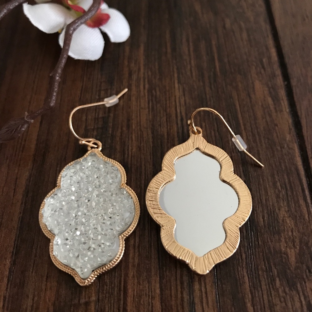 HALF OFF!▫️HP▫️Gold Geo Earrings - Picture 4 of 5