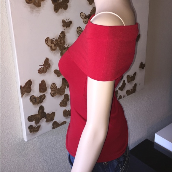 Off the shoulder red top - Picture 5 of 8