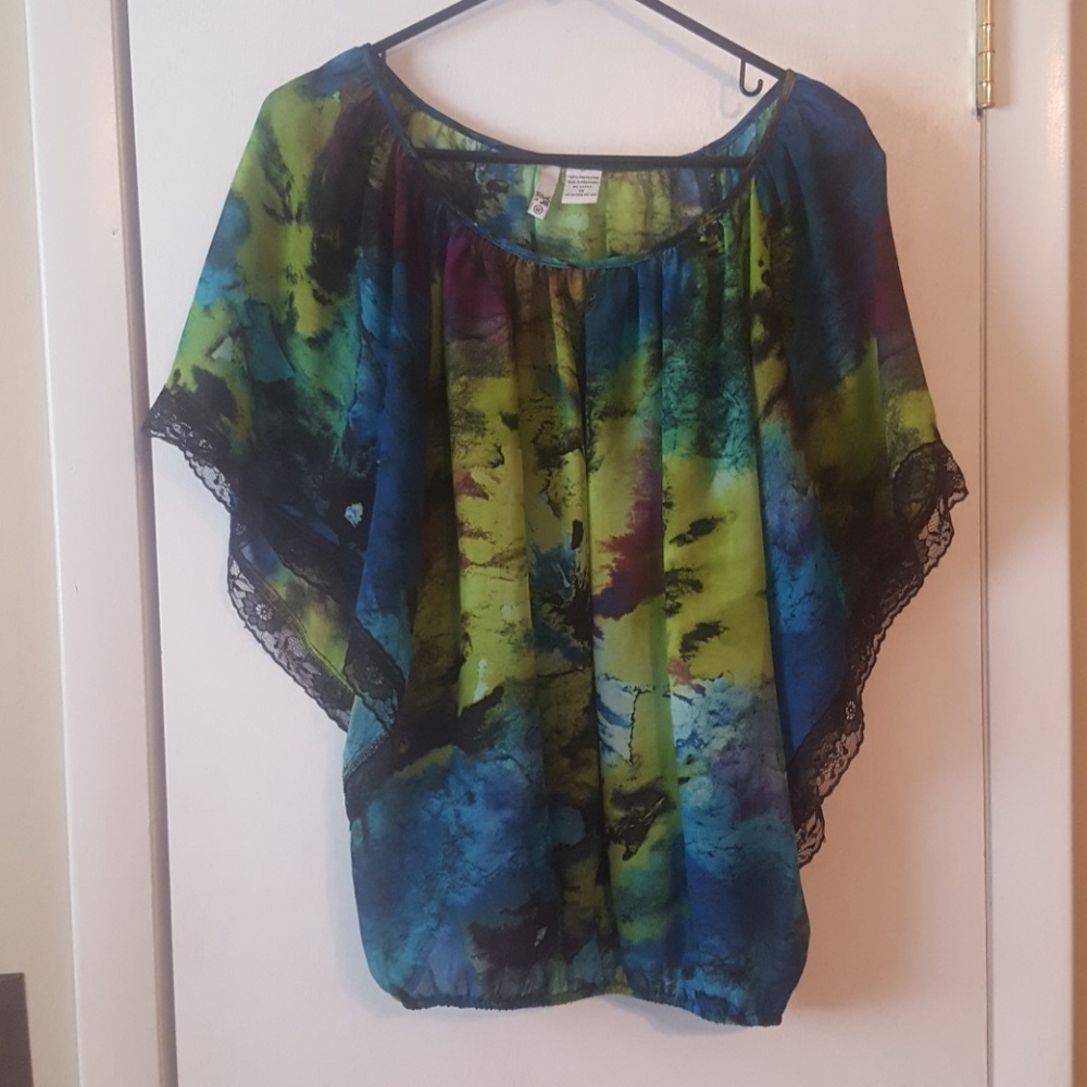 Adorable tie dye top