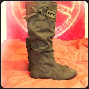 NEW Women's Gray Fashion Boots with Bow 🎀