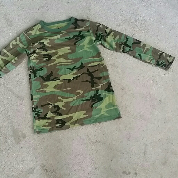 Brand new! Women's Long Sleeve Camo Shirt - Picture 3 of 3