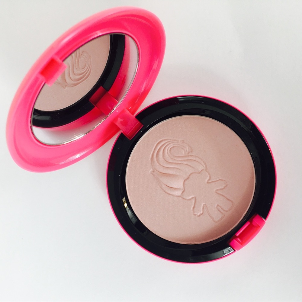 MAC Cosmetics LE Beauty Powder in Play it Proper - Picture 2 of 6