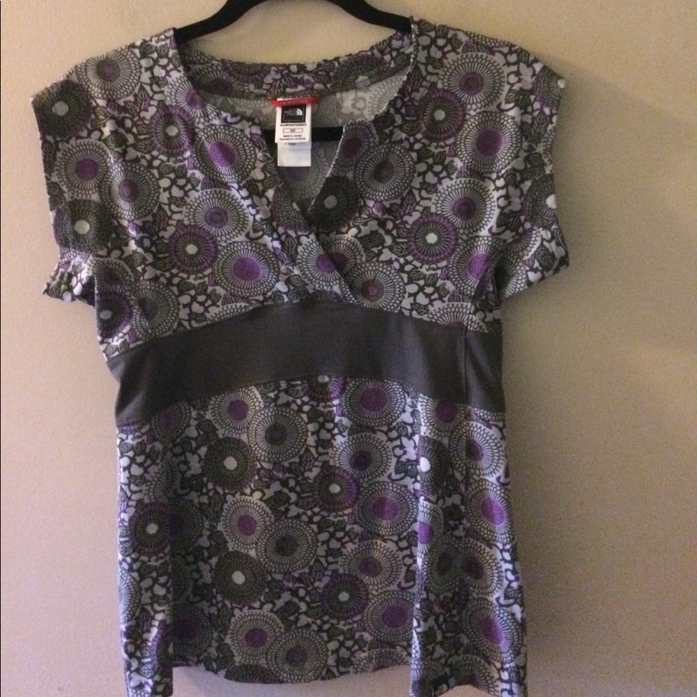 North face shirt size small