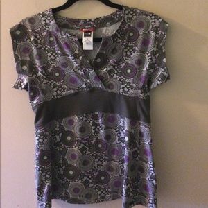 North face shirt size small