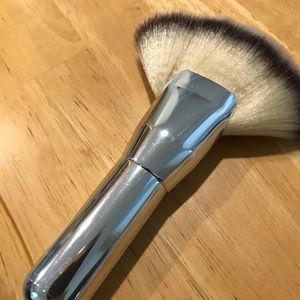 IT FAN BRUSH