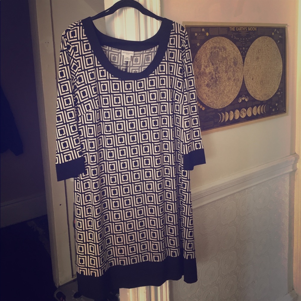 Liz Claiborne stretchy printed dress- like new