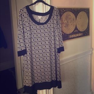 Liz Claiborne stretchy printed dress- like new