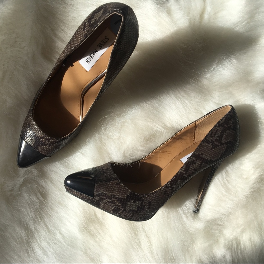 EUC STEVE MADDEN Snake Leather Pointed Heels
