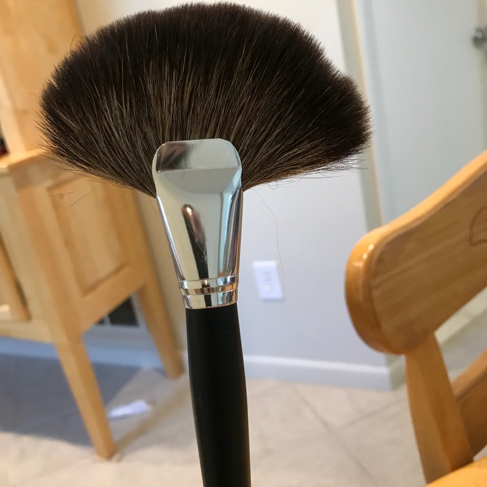 Coastal scents fan brush