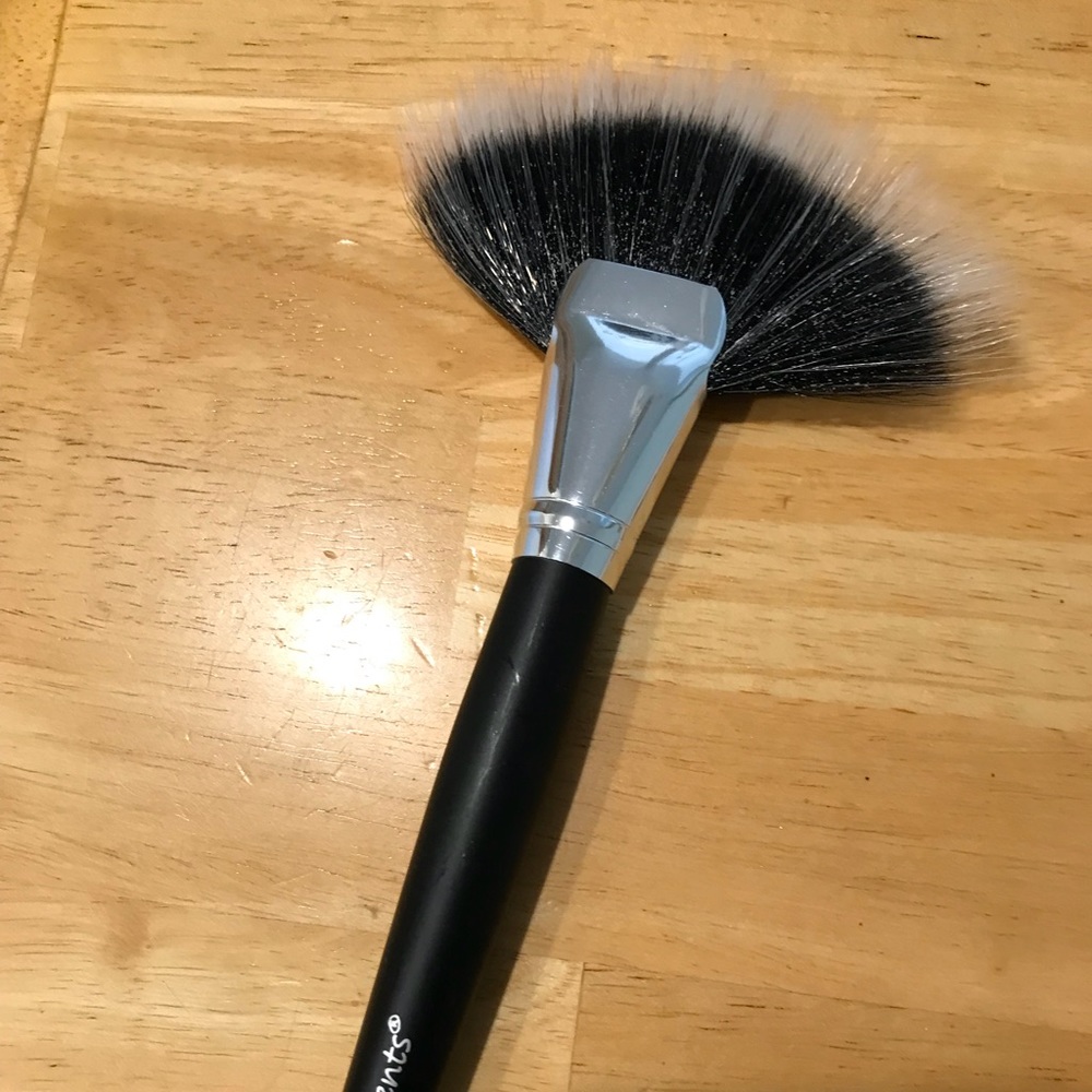 Coastal Scents Fan Brush