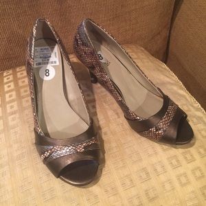 Size 8 open toe pumps—3” high