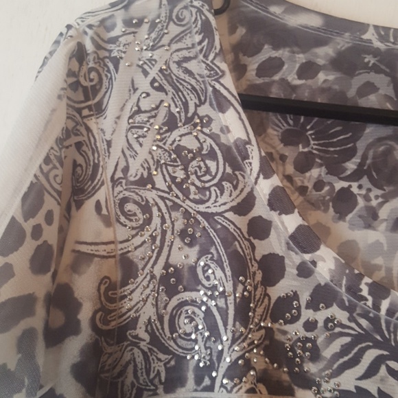 Adorable abstract top - Picture 3 of 6