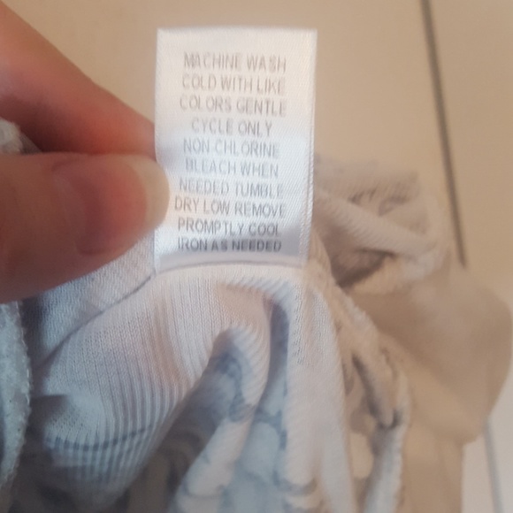 Adorable abstract top - Picture 5 of 6