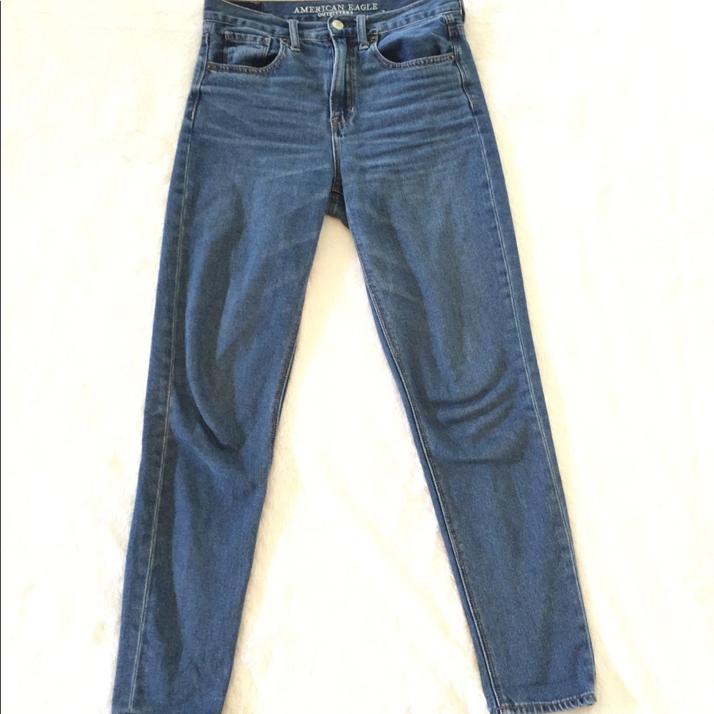 SALE American Eagle High-Rise Medium Wash