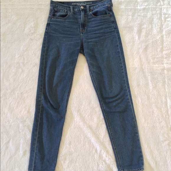 SALE American Eagle High-Rise Medium Wash - Picture 2 of 5