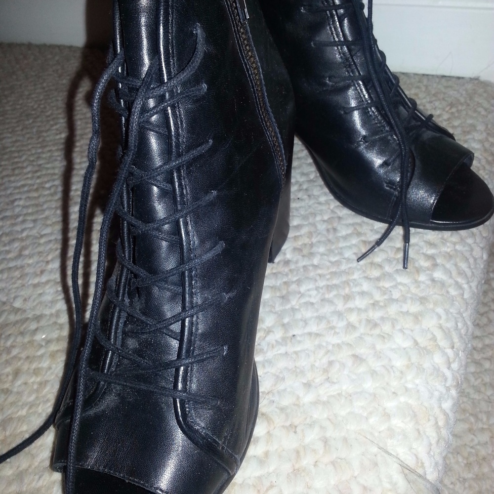 STEVE MADDEN BOOTIES -  YVETEE