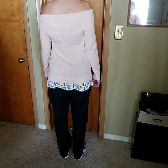 $⬇Beautiful soft top with lace - Picture 2 of 5