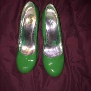 Kelly green heels