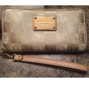 Michael Kors Wristlet