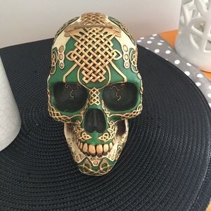 Skull bank or decor. Skull bank or decor.